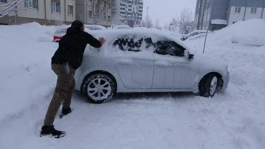 BİTLİSTE KARDAN 229 YERLEŞİM YERİNİN YOLU KAPANDI