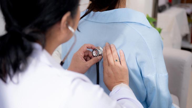 HER İNSAN FARKINDA OLMADAN BİR GÜNDE 20-30 KEZ ELİNİ YÜZÜNE GÖTÜRÜYOR