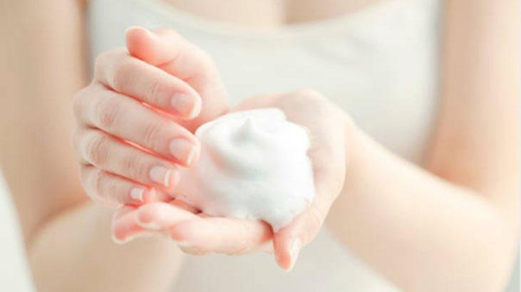 Ne kalıp ne jel... Evde köpük sabun hazırlamak çok basitmiş Aparatı takın