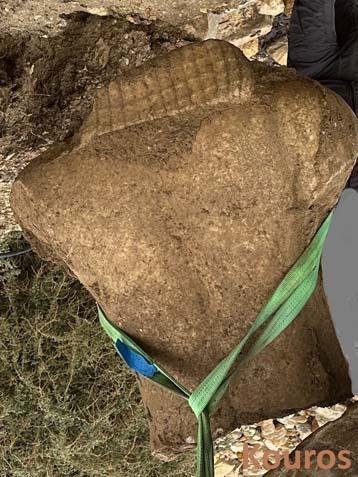 Kuşadası sahilindeki büyük sır Denizden çıkartıldı, 40 cm yüksekliğinde