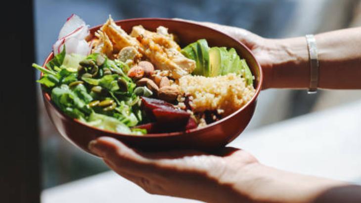 Sağlıklı beslenip kilo veremeyenler buraya Vücut frene basıyor: Sürekli kısmayın