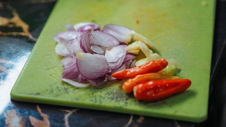 PLASTİK KESME TAHTALARINDA MİKROPLASTİK RİSKİ PLASTİK KESME TAHTALARINDA MİKROPLASTİK RİSKİ