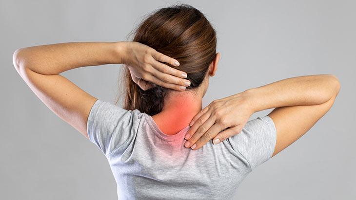 Yanlış duruş boyun sağlığını tehdit ediyor