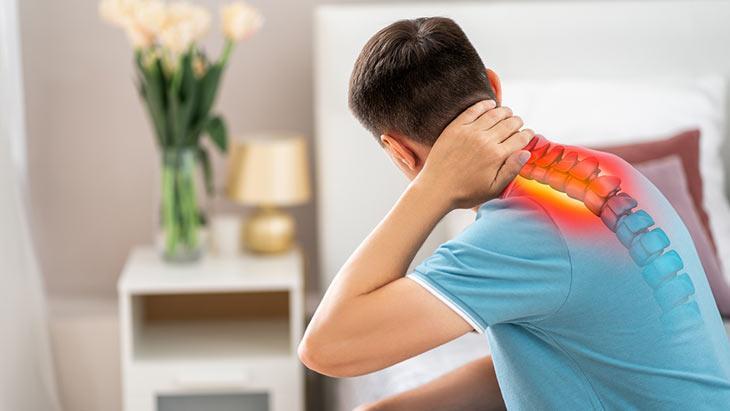 Yanlış duruş boyun sağlığını tehdit ediyor