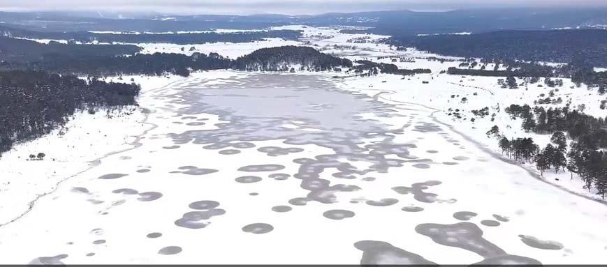 Kar yağışı 15 gündür devam ediyor Hayat durdu, yollar kapandı