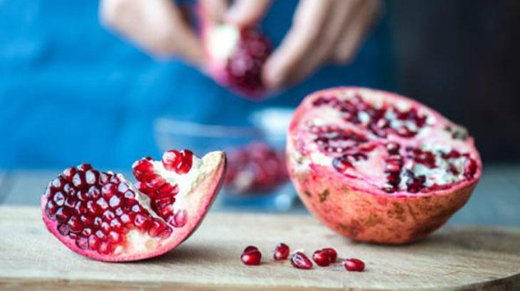 Nar tanelerini anında birbirinden ayırıyor Ayıklarken temizleyen taktik Nar tanelerini anında birbirinden ayırıyor Ayıklarken temizleyen taktik