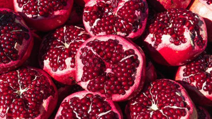 Nar tanelerini anında birbirinden ayırıyor Ayıklarken temizleyen taktik Nar tanelerini anında birbirinden ayırıyor Ayıklarken temizleyen taktik