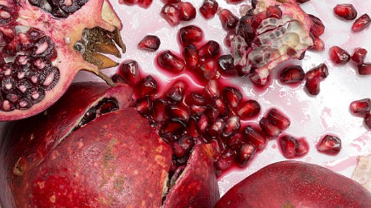 Nar tanelerini anında birbirinden ayırıyor Ayıklarken temizleyen taktik Nar tanelerini anında birbirinden ayırıyor Ayıklarken temizleyen taktik