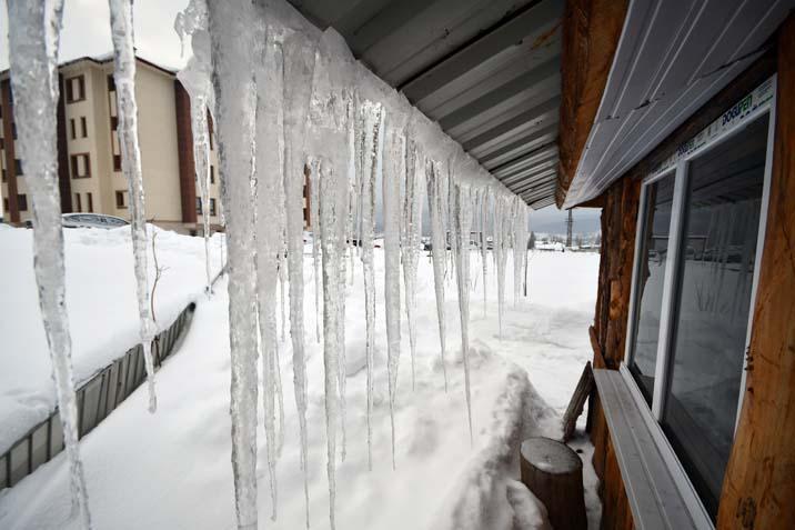 Beyaz felaket! Kar kalınlığı 4 metreye ulaştı: Yüzlerce köye ulaşım kapandı - 
                    2. Resim
