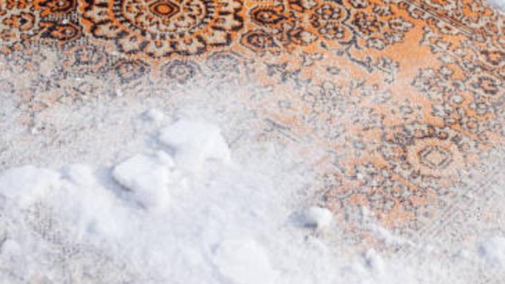 Karla halı temizliği böyle yapılıyormuş En temiz hali için dışarıda bekletin