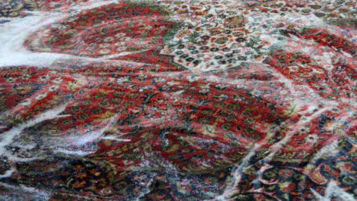 Karla halı temizliği böyle yapılıyormuş En temiz hali için dışarıda bekletin