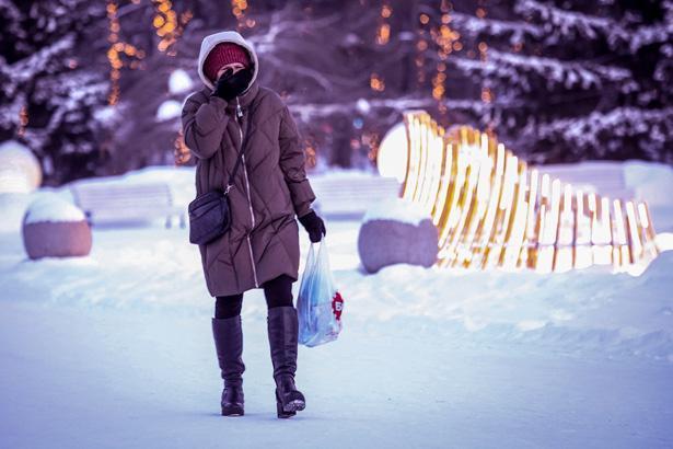 EVLER ARAÇLAR KAR ALTINDA