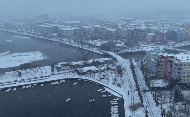 Son dakika... İstanbula kar geri döndü Megakentte son durum