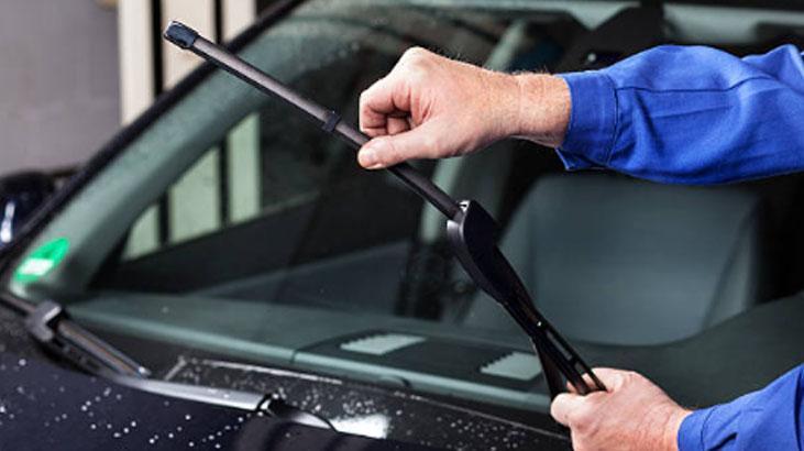 Arabaya mantar tıpa koyma trendi patladı Meğer silecekleri koruyormuş