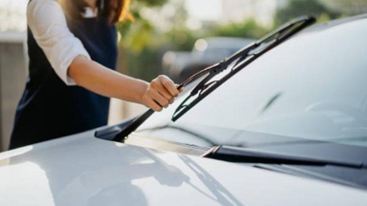 Arabaya mantar tıpa koyma trendi patladı Meğer silecekleri koruyormuş