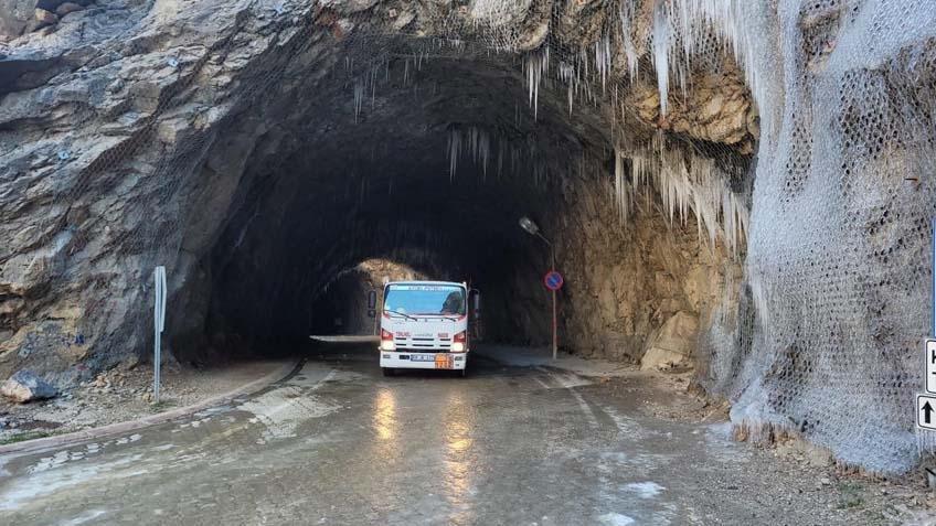 Türkiyenin ‘buzul çağı’ başladı Sarkıtlar insan boyuna ulaştı: 1957 yılını hatırlattı