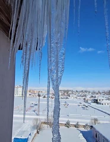 Türkiyenin ‘buzul çağı’ başladı Sarkıtlar insan boyuna ulaştı: 1957 yılını hatırlattı