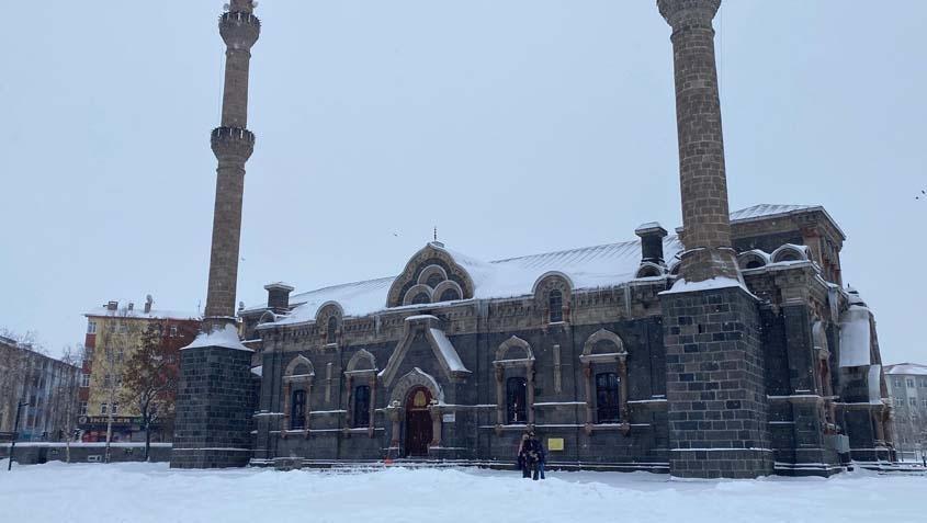 Türkiyenin ‘buzul çağı’ başladı Sarkıtlar insan boyuna ulaştı: 1957 yılını hatırlattı
