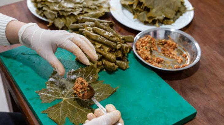 Yaprak sarma pişirirken herkes aynı hatayı yapıyor Altın kuralı dikey dizmekmiş