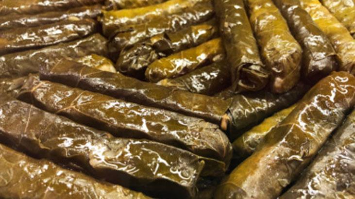 Yaprak sarma pişirirken herkes aynı hatayı yapıyor Altın kuralı dikey dizmekmiş