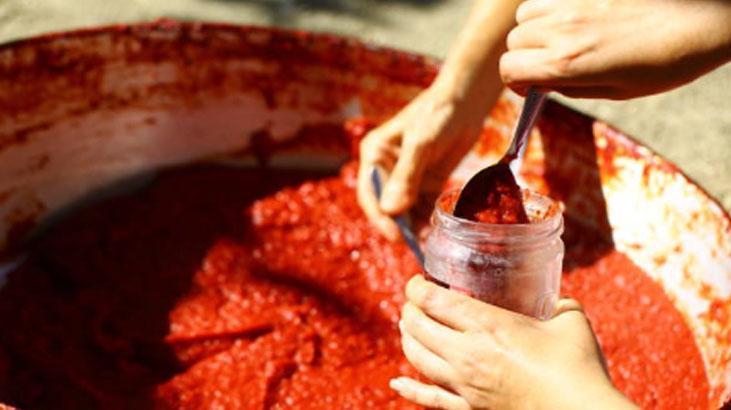 Ne küfleniyor ne bozuluyor Aşçıların salça saklama tekniği ortaya çıktı Ne küfleniyor ne bozuluyor Aşçıların salça saklama tekniği ortaya çıktı