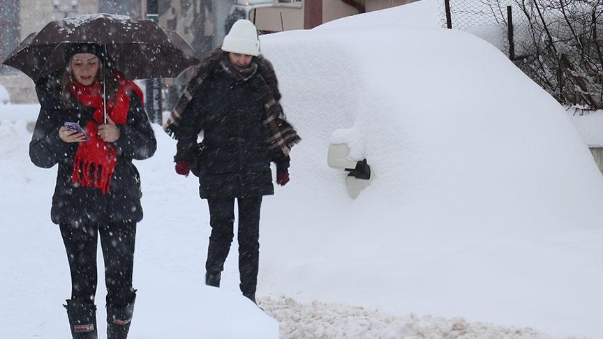 Kar kalınlığı 4 metreyi aştı Gözlerine inanamadı: Kulübelerimiz ve araçlarımız kar altında