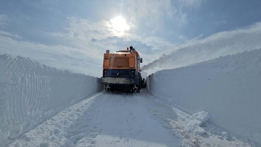 Kar kalınlığı 4 metreyi aştı Gözlerine inanamadı: Kulübelerimiz ve araçlarımız kar altında