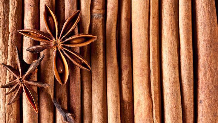 İğne yok, kimyasal yok Dudakları doğal yollarla dolgunlaştıran baharat