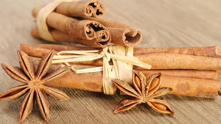 İğne yok, kimyasal yok Dudakları doğal yollarla dolgunlaştıran baharat