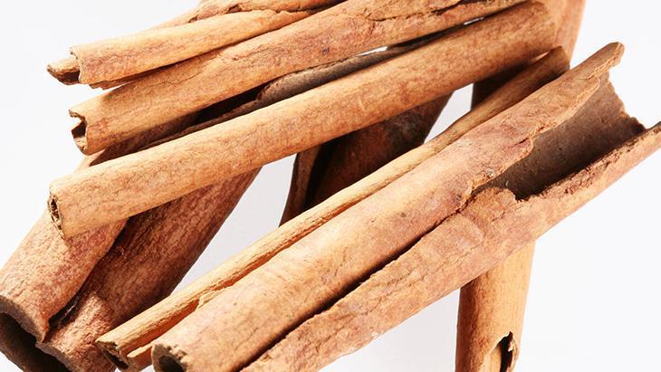 İğne yok, kimyasal yok Dudakları doğal yollarla dolgunlaştıran baharat