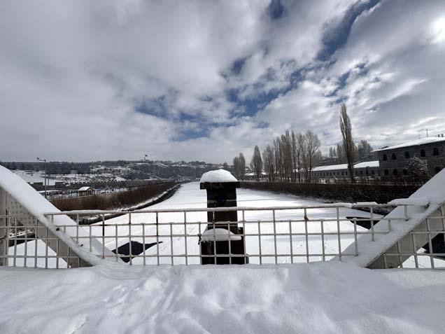Kar kalınlığı 4 metreyi aştı Gözlerine inanamadı: Kulübelerimiz ve araçlarımız kar altında