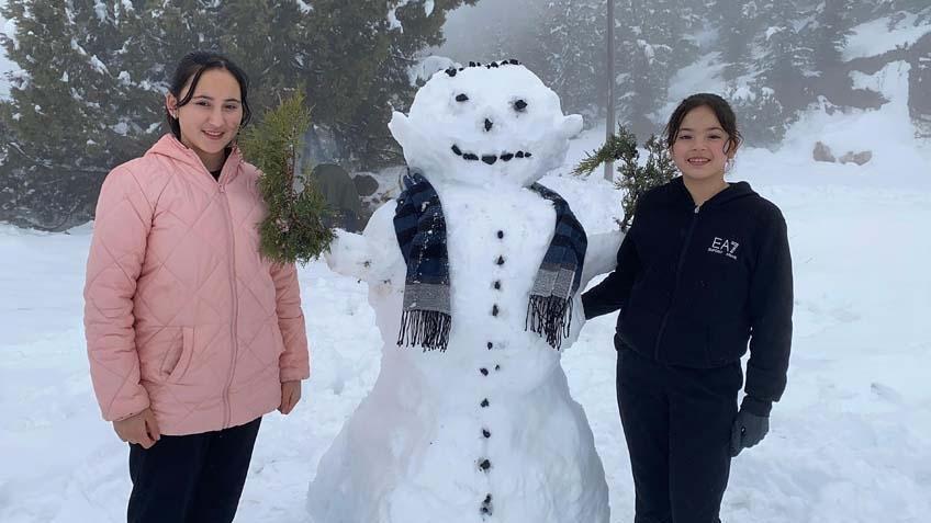 Kar kalınlığı 4 metreyi aştı Gözlerine inanamadı: Kulübelerimiz ve araçlarımız kar altında