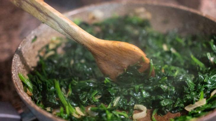 Kir, kum, çamur fark etmiyor Tek yıkamada ıspanağı tertemiz yapan yöntem