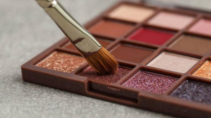 Koyu farları rafa kaldıran göz makyajı 2026nın en popüleri, 5 dakikada sürülüyor Koyu farları rafa kaldıran göz makyajı 2026nın en popüleri, 5 dakikada sürülüyor