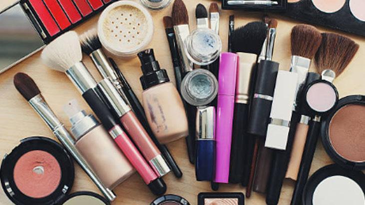 Koyu farları rafa kaldıran göz makyajı 2026nın en popüleri, 5 dakikada sürülüyor Koyu farları rafa kaldıran göz makyajı 2026nın en popüleri, 5 dakikada sürülüyor