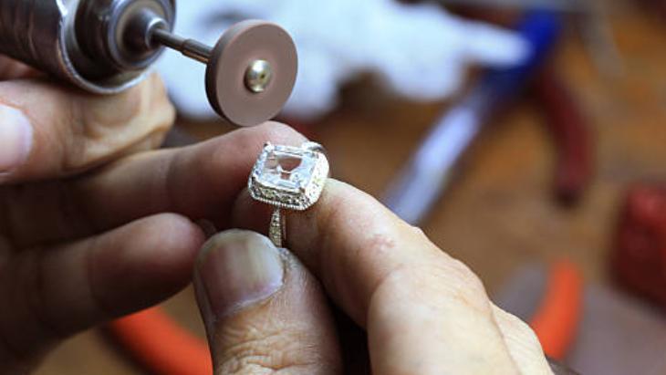 BAGET YÜZÜĞÜN TAŞI DÜŞMESİ