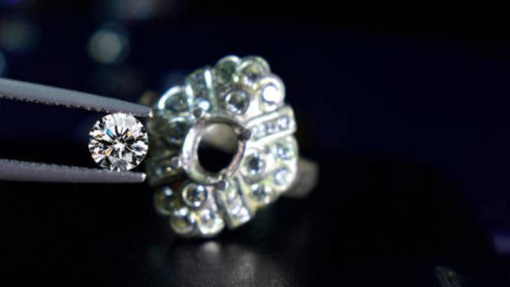 ALTIN YÜZÜKTE TAŞIN DÜŞMEMESİ İÇİN ALINABİLECEK ÖNLEMLER