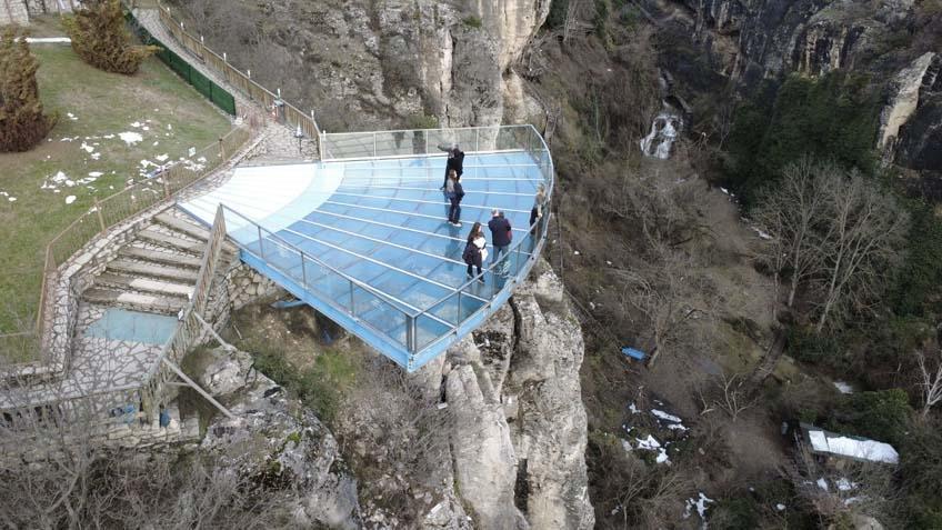 Türkiyenin ilk cam seyir terasına ziyaretçi akını: 1 yılda 172 bin kişi