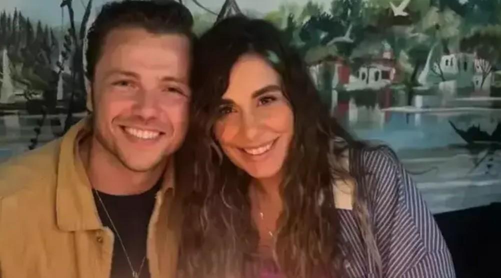 Tarkan konserinde aşka geldiler Tolga Sarıtaş ve eşinden romantik paylaşım Tarkan konserinde aşka geldiler Tolga Sarıtaş ve eşinden romantik paylaşım