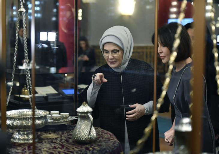 Emine Erdoğan, Özbekistan Cumhurbaşkanının eşi Mirziyoyeva ile bir araya geldi