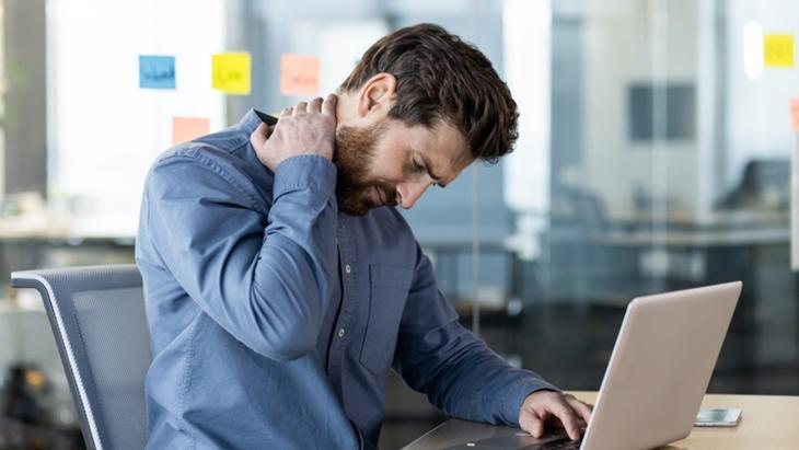 Masa başı çalışanların sessiz sorunu Bu duruş nefes almayı zorlaştırıyor