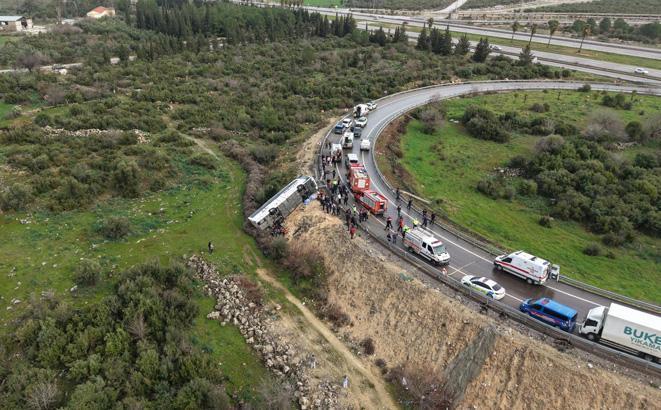 İki ilde katliam gibi kaza: 17 can kaybı Olay yerinden ilk görüntüler