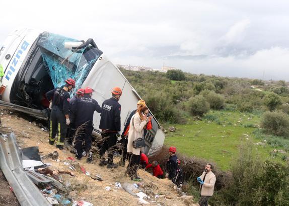 İki ilde katliam gibi kaza: 17 can kaybı Olay yerinden ilk görüntüler