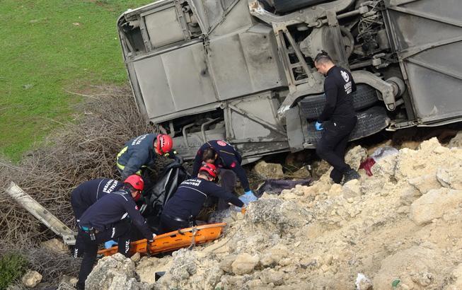 İki ilde katliam gibi kaza: 17 can kaybı Olay yerinden ilk görüntüler