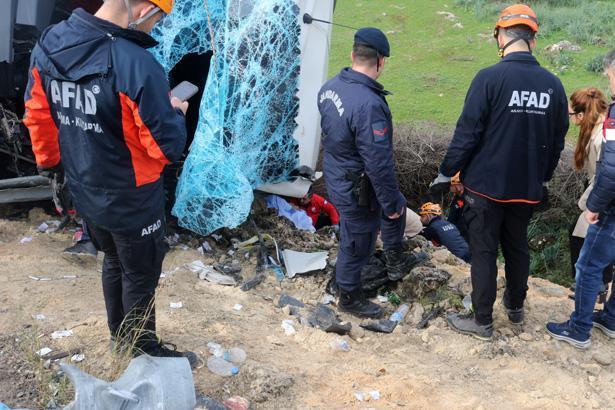 İki ilde katliam gibi kaza: 17 can kaybı Olay yerinden ilk görüntüler