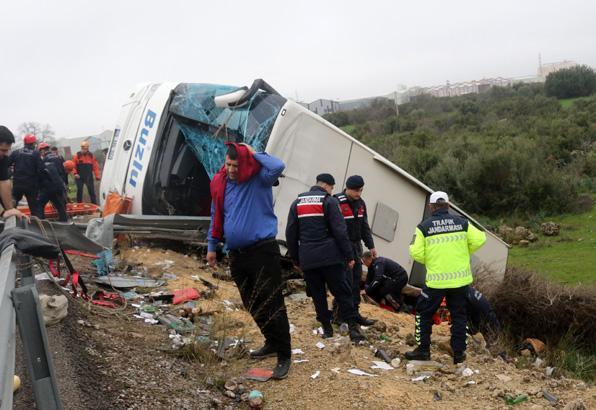 İki ilde katliam gibi kaza: 17 can kaybı Olay yerinden ilk görüntüler