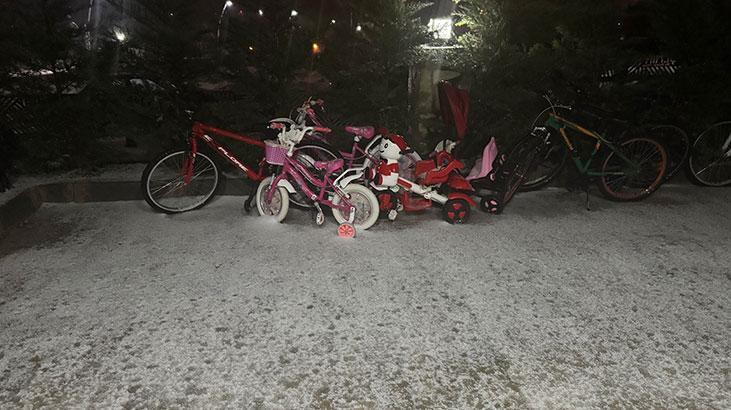 Uşakta dolu etkili oldu Uşakta dolu etkili oldu