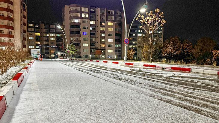 Uşakta dolu etkili oldu Uşakta dolu etkili oldu