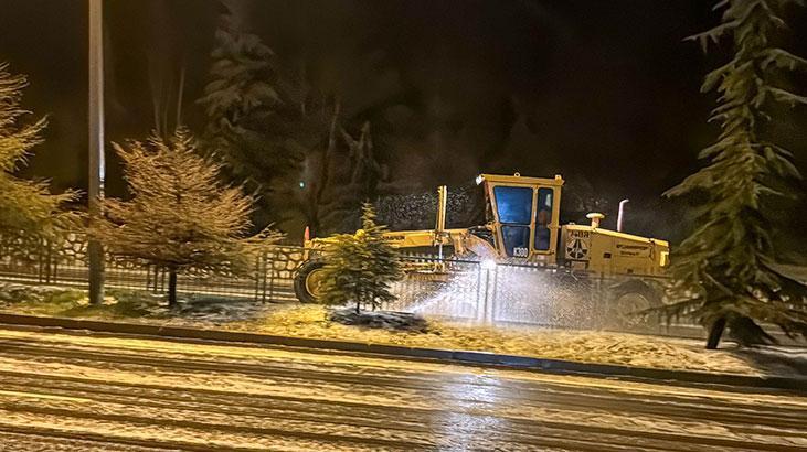 Uşakta dolu etkili oldu Uşakta dolu etkili oldu