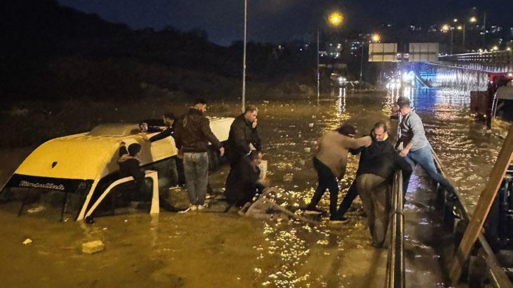 Aydında minibüs suya gömüldü, 20 yolcu mahsur kaldı